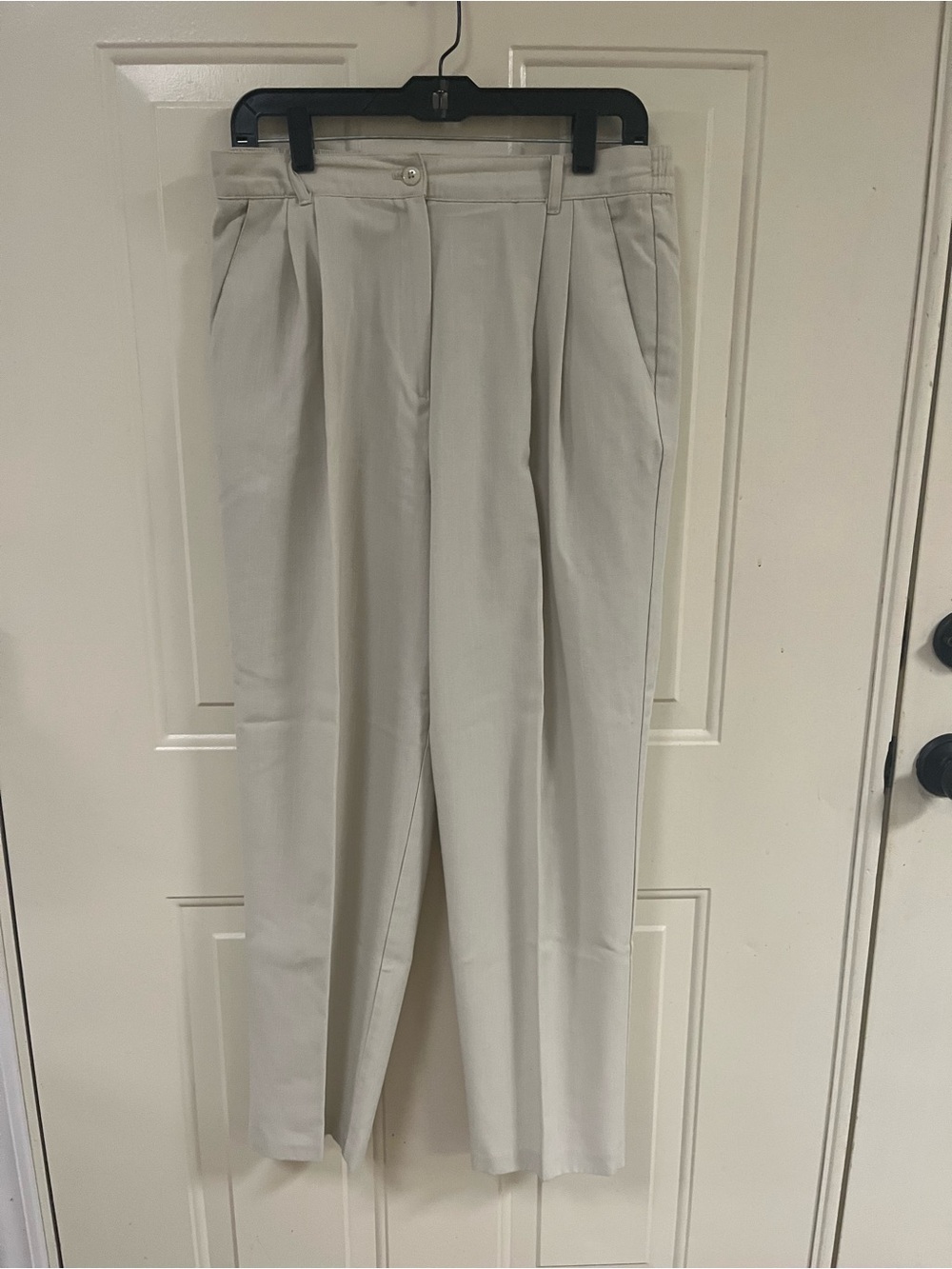 Women's Pleated Dress Pants in Light Beige